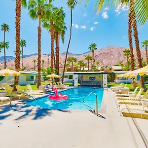 Hotel A Place In The Sun: Adults-only Midcentury Boutique With Heated Pool